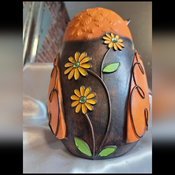 Alluring Blue eyed Owl - Picture 6 of 6